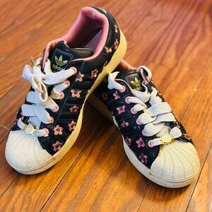 🌸🖤 ADIDAS Superstar Trifoil Rockstar Satin Sneakers